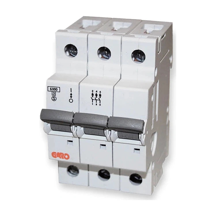 GARO MCB GR B332 miniature circuit breaker, 3-pole 32 A type B, illustration of the GARO GR 3-pole housing, on white background.